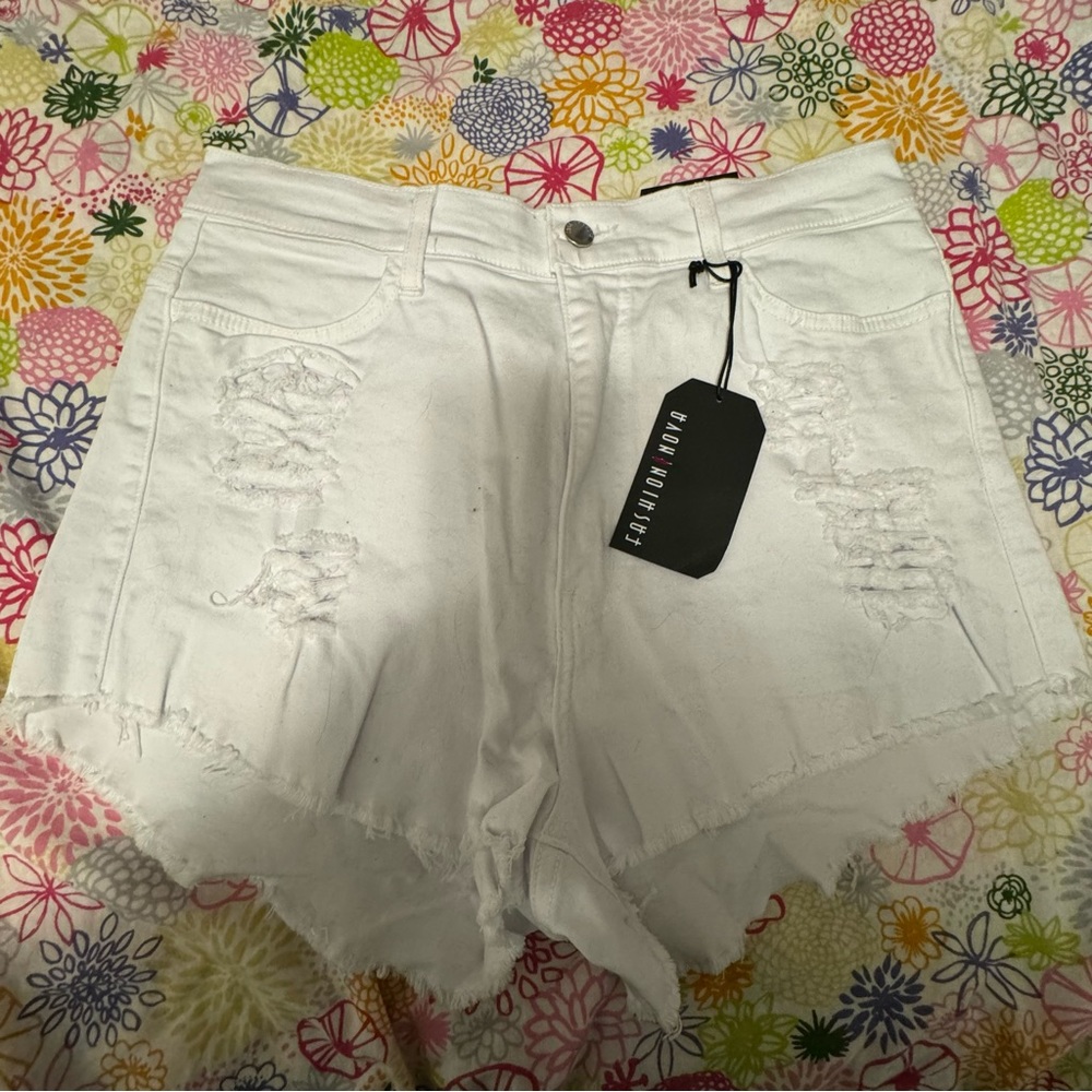 Fashion Nova | distressed white denim shorts | 1X NWT